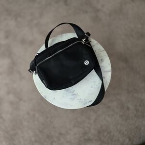 Lululemon Everywhere Crossbody